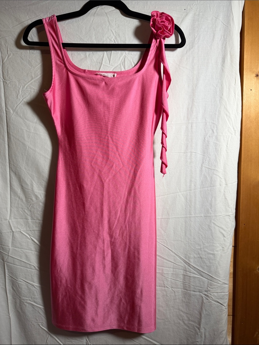 One-Shoulder Pink Bodycon Dress with Rosette Detail